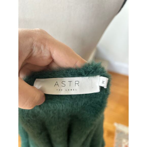 ASTR Emerald Green Fuzzy Wrap Long Sleeve Sweater - Picture 4 of 6